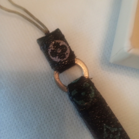 3 Louis Vuitton Bundle 3 key charms - Picture 8 of 12